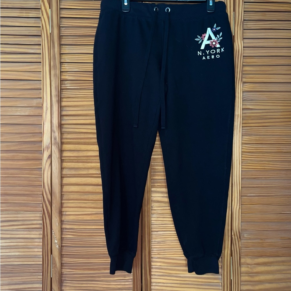 Aeropostale Embroidered Floral Logo Letter Black‎ Jogger Sweatpants Size Large